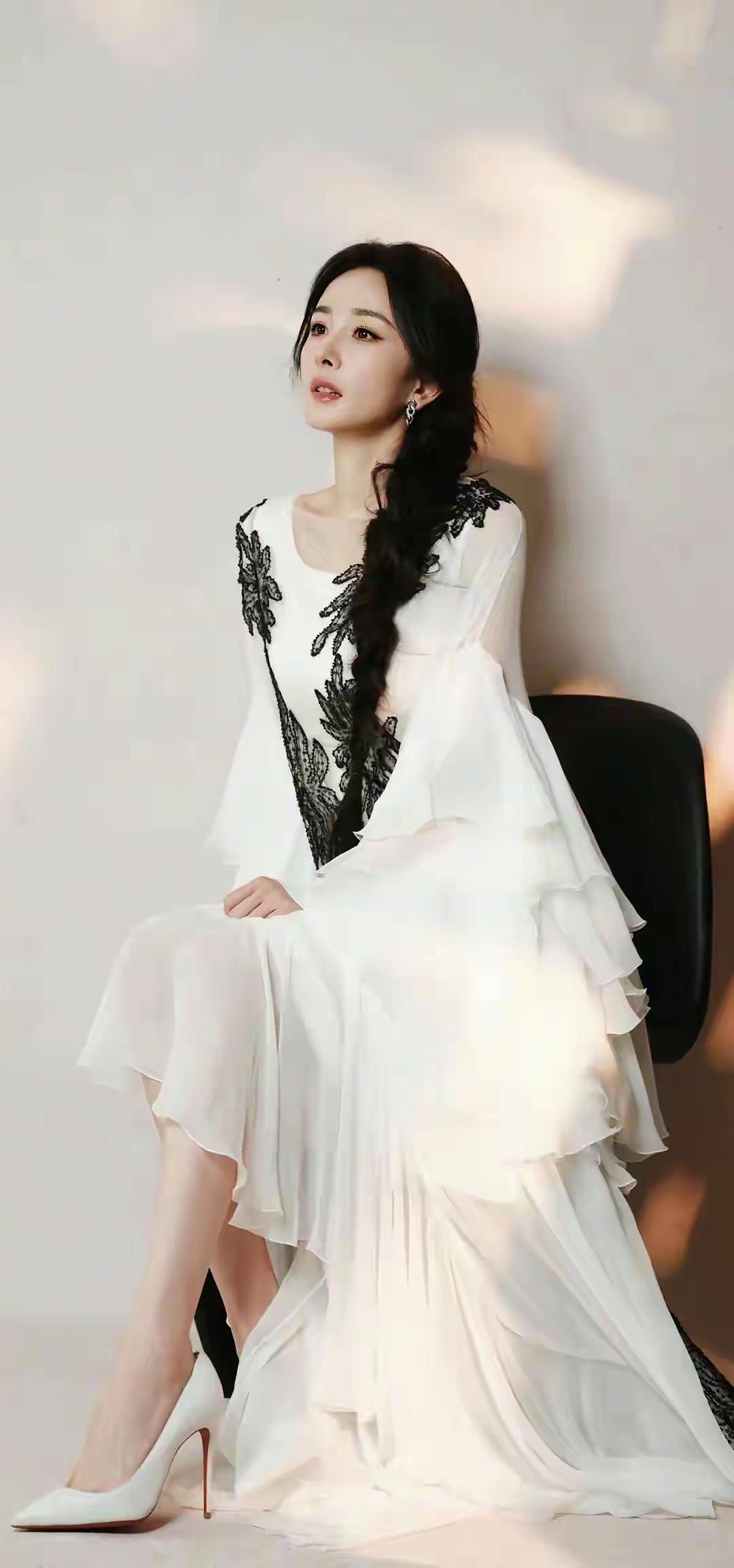 杨幂你会考虑看AI演员演的剧吗