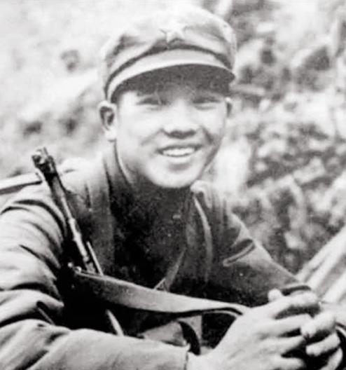 1979年，在对越自卫反击战中，陈全钢在送信途中暴露。密林中的枪声突然打破寂