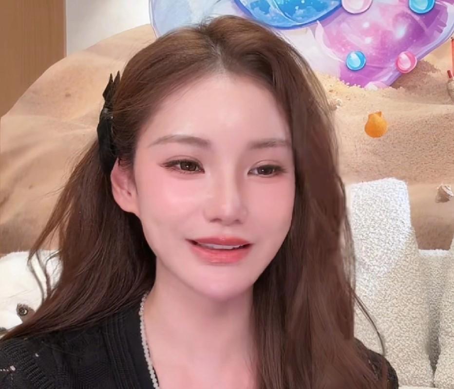 别人家都是一个保姆从头用到尾，筱梅却在北京单请了个丽芳阿姨带小汪宝。消息一出，街