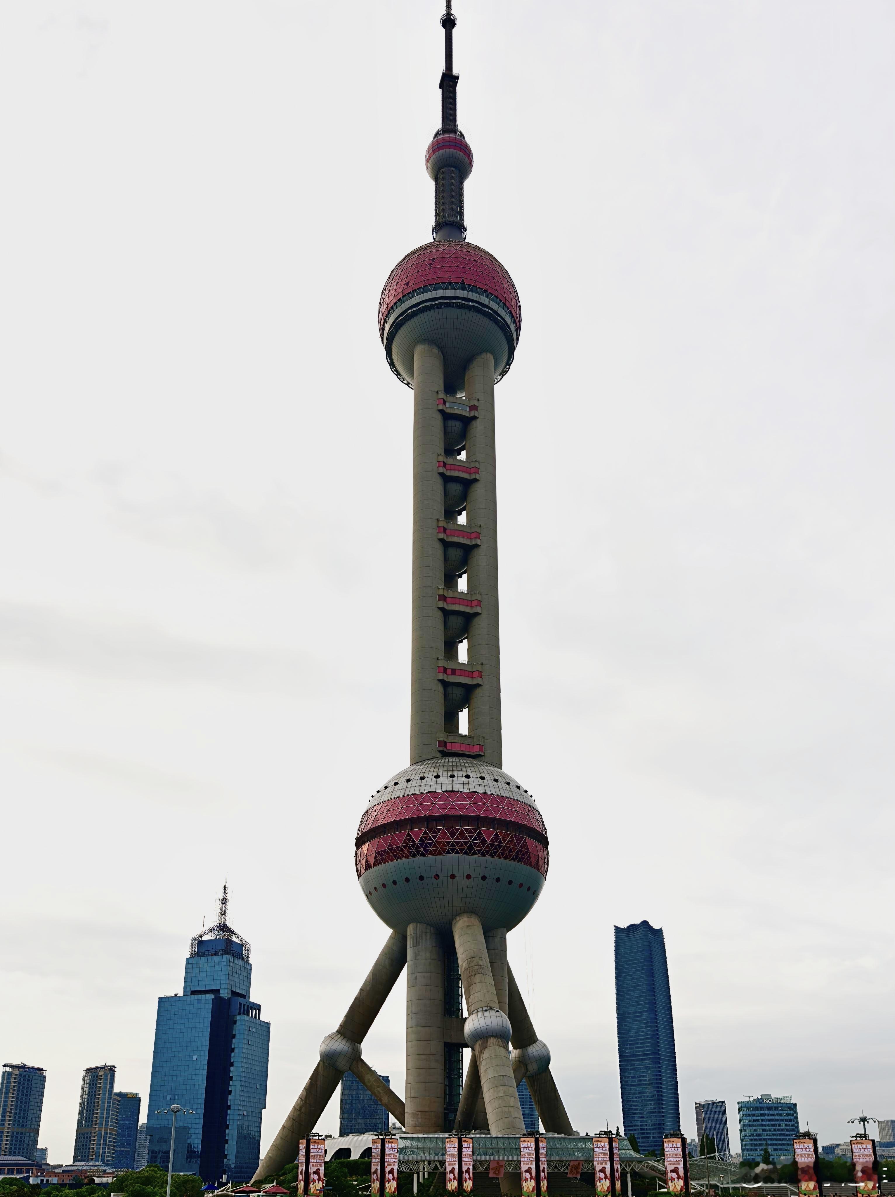来沪简单吃点，主要别被激光攻击了就好[doge]​​​