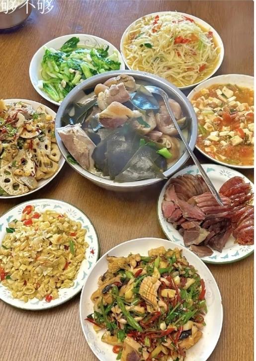 社死现场！孩子对象第一次上门，我这桌菜会不会太“硬”了？刚把菜端上桌就后悔