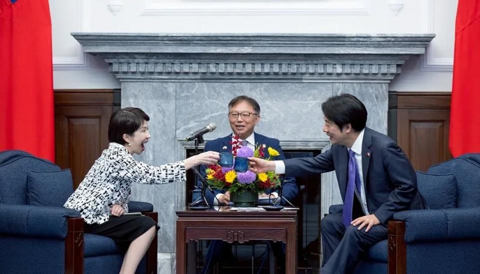 赖清德果然出来找死了！对于近日中国对高市早苗的批评，赖清德忍不住说话了，他竟然说