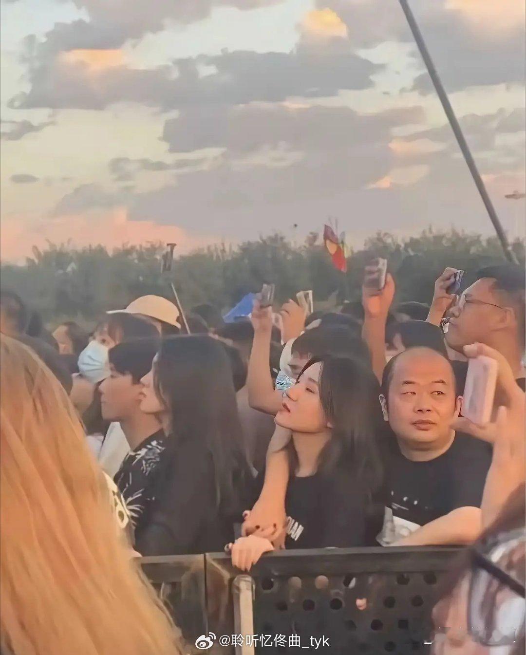 一个不贪钱，一个不好色。