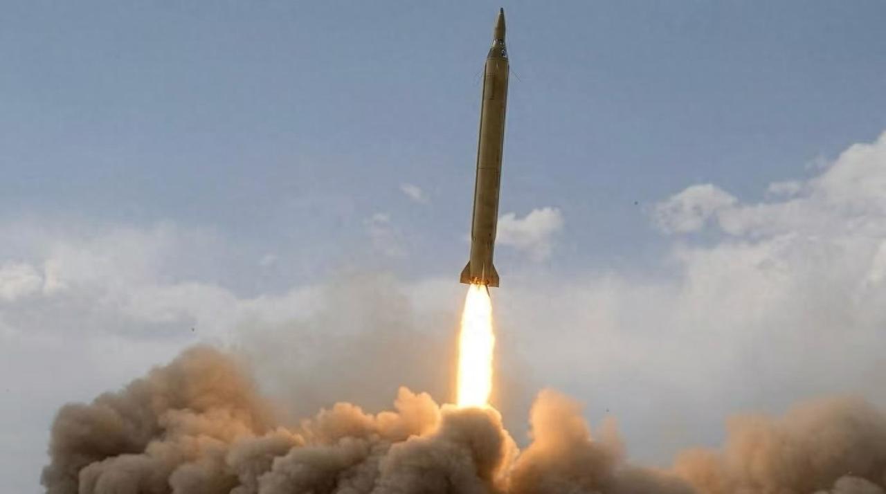 发射量暴跌86%，美军司令高调宣布“伊朗快没导弹了”！结果话音刚落，地下井口突然