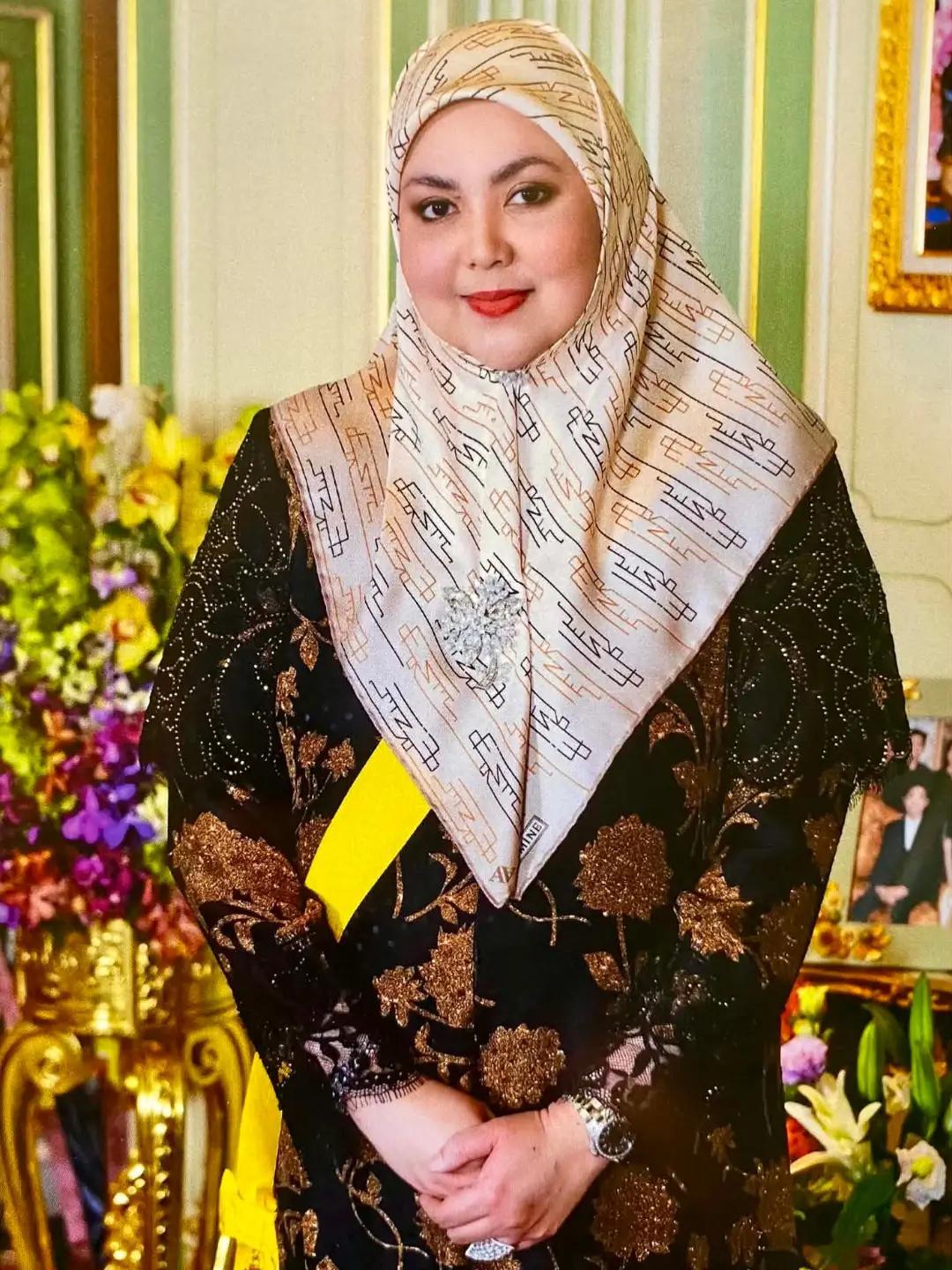 文莱王室🇧🇳7月26日，拉茜达公主57岁生日快乐。世界各国王室王后生的四个