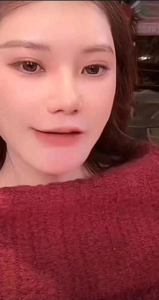 直播时，有黑宝宝捣乱说:“你一脸的玻尿酸太丑了……”让黑粉出份子钱，总会有黑粉