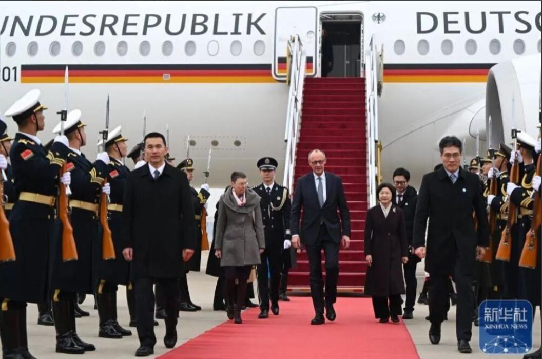 2月25日，德国总理默茨还懂得“自嘲”，他在与中方会谈时说：“我知道，我