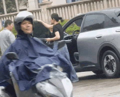 先动手踹保安，反被狠狠扇一耳光！福建三明这一幕，全网吵翻了天。4月22日上