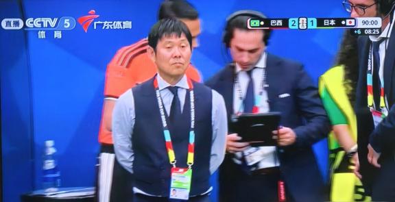 日本队刚被巴西踢出局，主教练森保一就收到一份长达4年的续约合同，直指2030年世