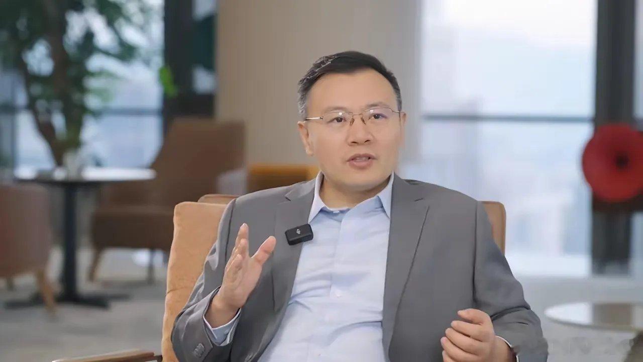 任泽平为股民打气，不要畏惧大盘回调，千金难买牛回头，在上市公司半年报之前，市场有