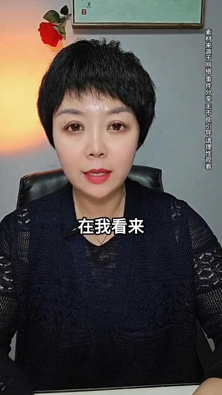 小学生的红领巾居然变成了绿领巾。万万想不到，小学生的红领巾居然变成了绿领巾。这