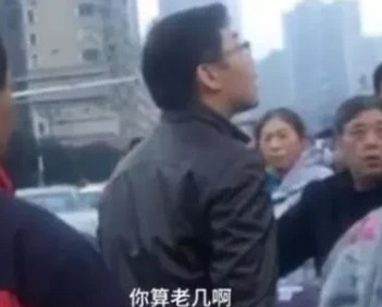 有一次，相声演员大兵开着豪车，和一个骑着电动车的大爷发生了刮蹭。就在交警来处理时
