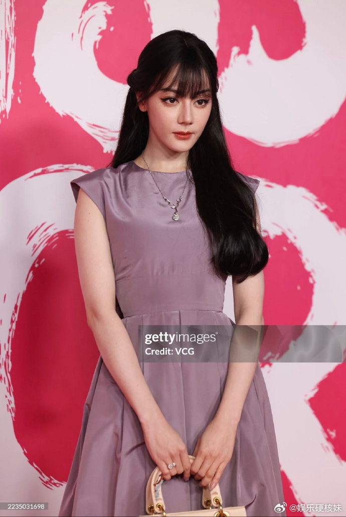 迪丽热巴迪奥g社生图状态​迪丽热巴迪奥活动G社生图，状态好好女明星不愧是女明星