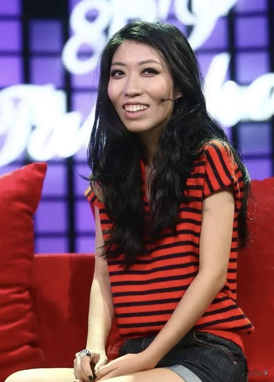 曲婉婷患癌42岁的曲婉婷近日自曝，疫情期间确诊乳腺癌，切除了一侧乳房，独自在国外