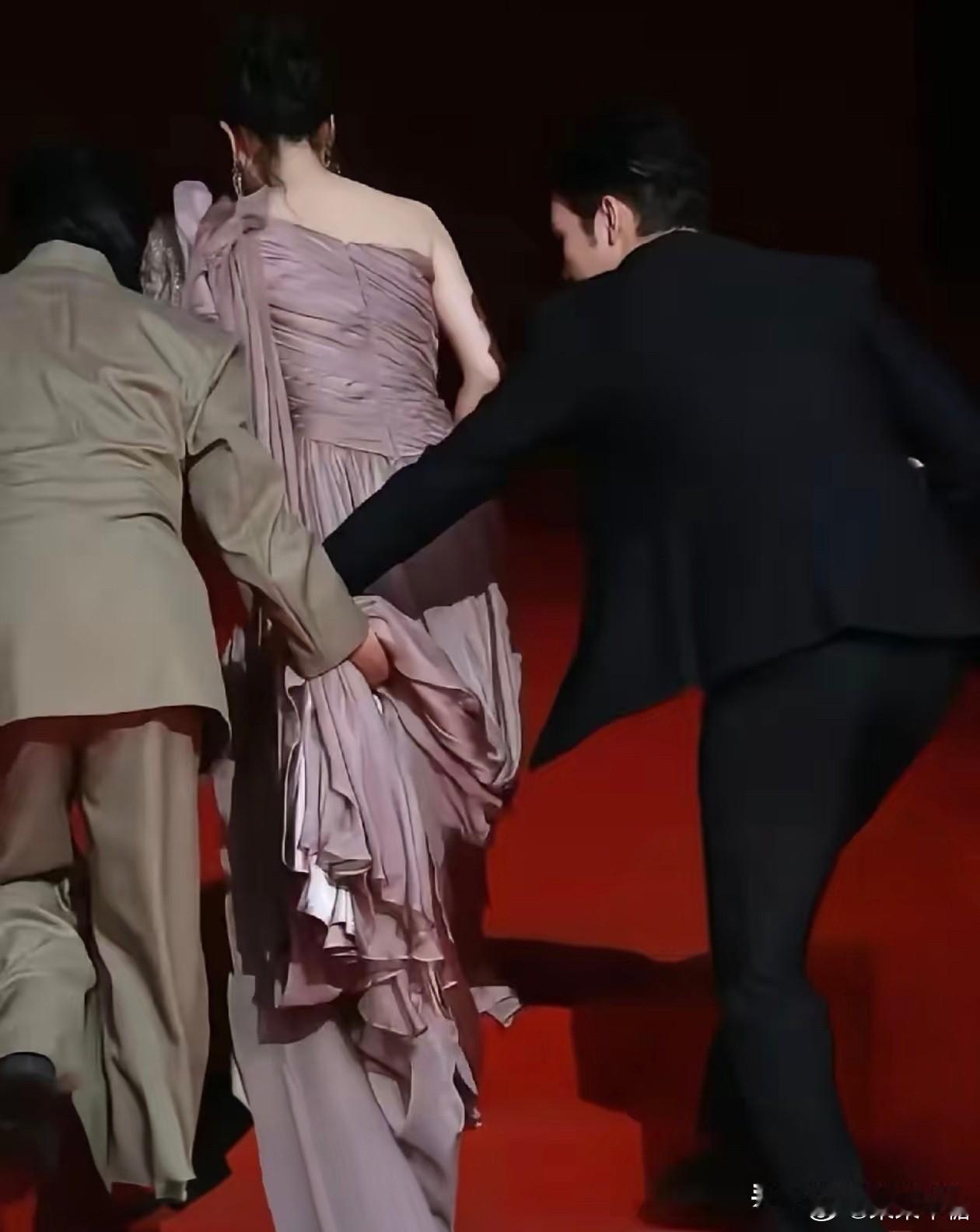 张彬彬的手毛晓彤的后怕李木戈导演的打手张彬彬被打真的一点也不冤枉毛晓彤和