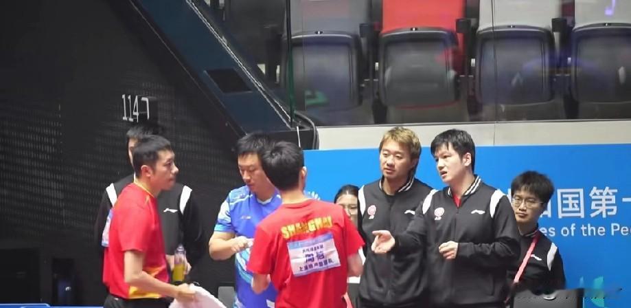 东哥在上海队，不仅是最强一单，还兼任技术指导，哈哈东哥以前从来不管闲事，这