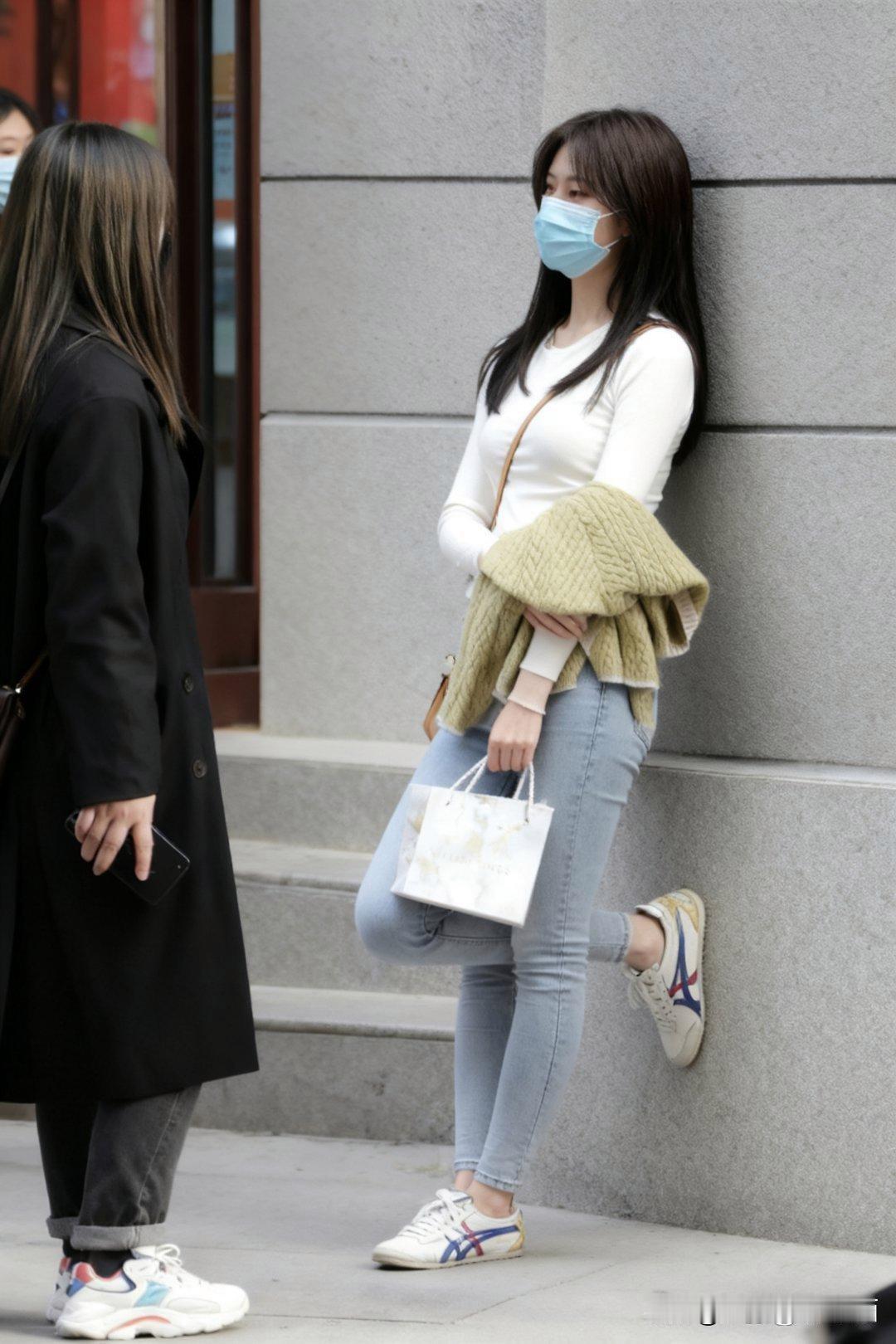 街头穿搭，休闲时尚那真是太让人着迷了！就说首尔街头小姐姐的冬天穿搭，简直是教科书