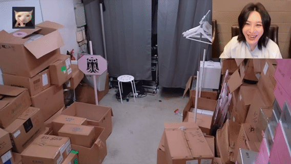 颜安长在了尚雯婕笑点上昨晚《巴黎合伙人》主创陪看互动太好笑！尚雯婕一瞧见颜安扮