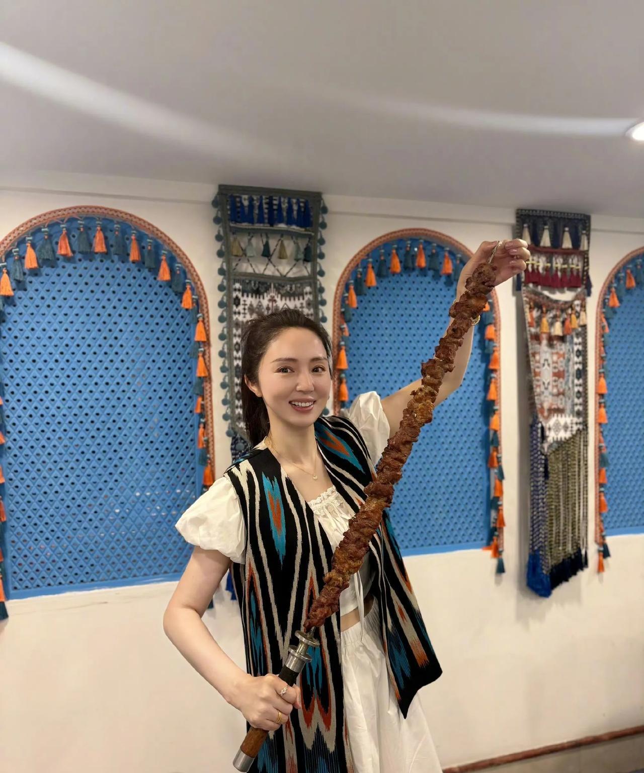 网友问：董璇做演员也没那么火吧！为什么都说她是“富婆”扒了一下董璇的经济状况，