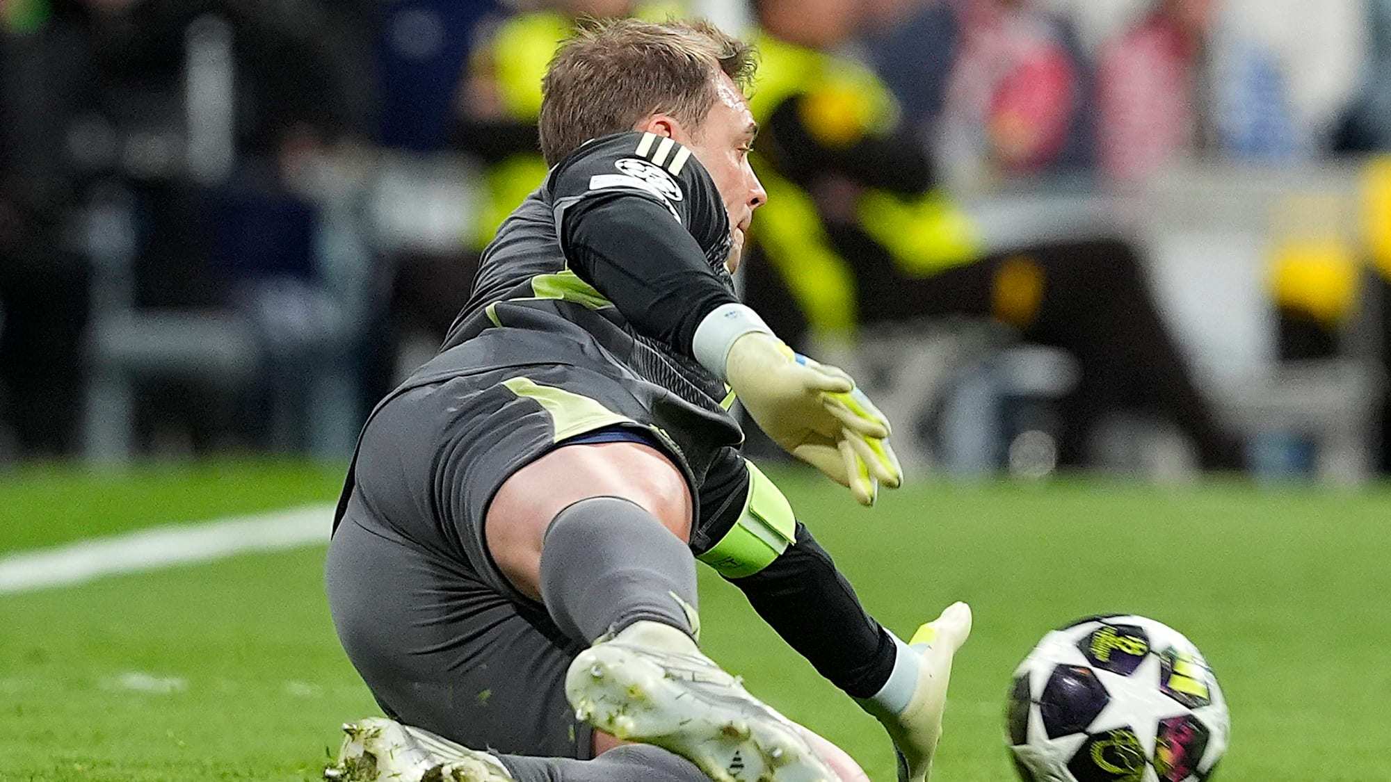 各20次射门！全场比赛，两队共轰出了多达40次射门！可以讲，皇马和拜仁的防守都有