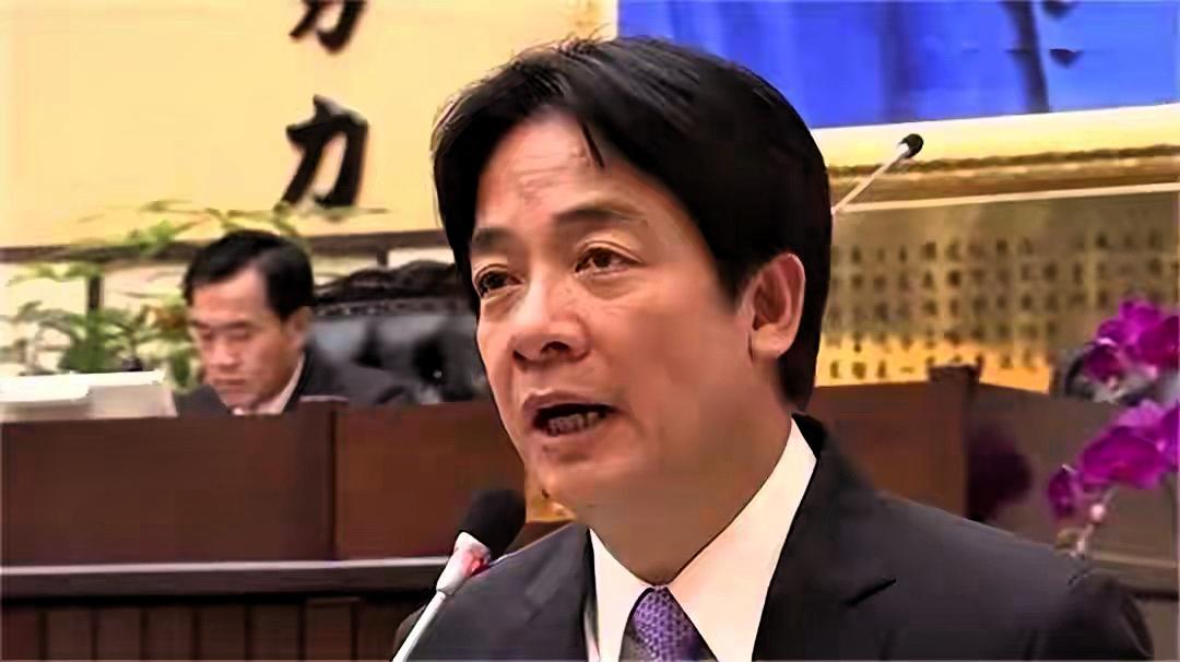 赖清德估计要彻底崩溃了！今年的政府工作报告，在对台工作部分，用力有一点猛。去