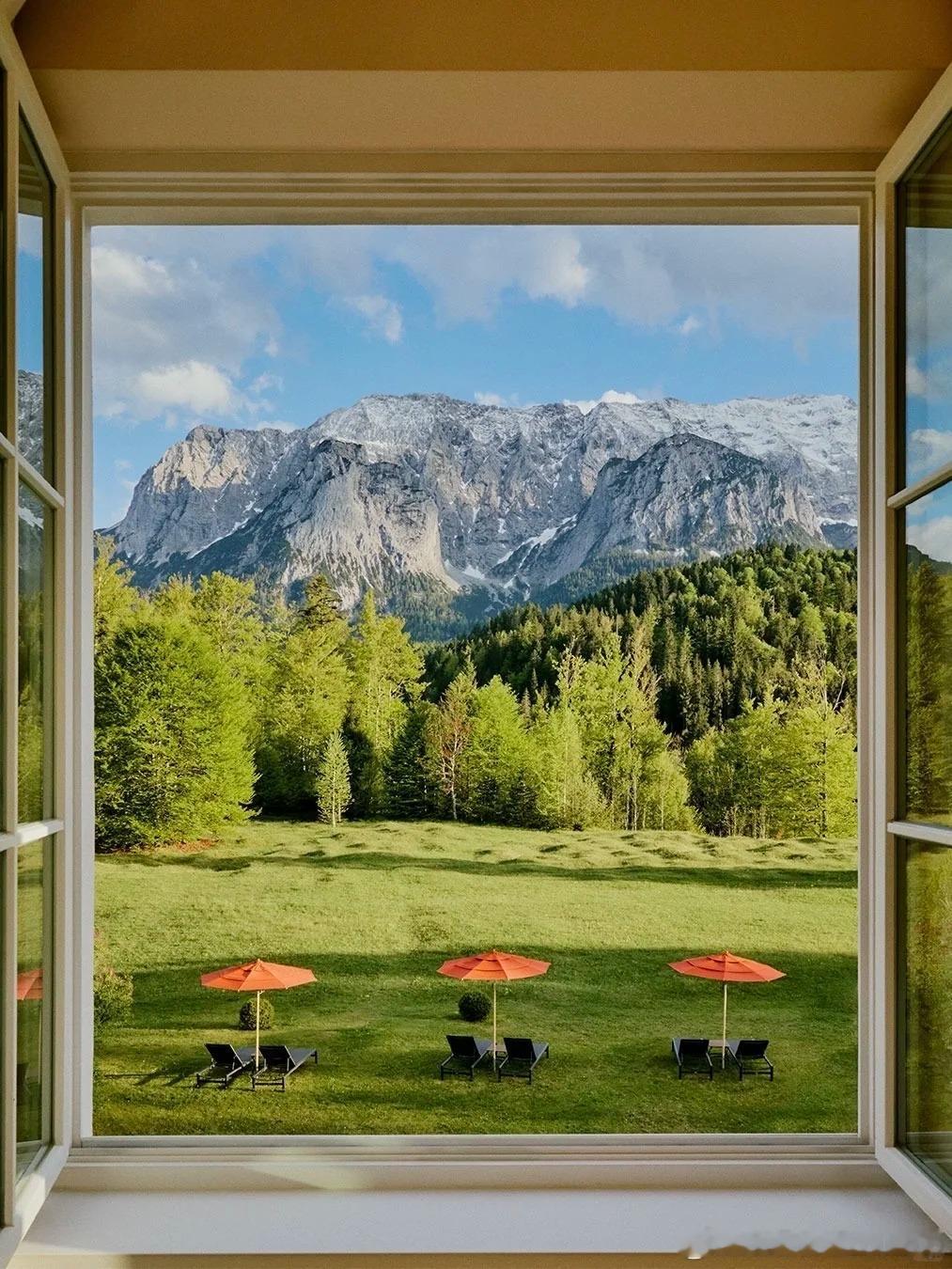 SchlossElmau——一座位于德国巴伐利亚阿尔卑斯山脉间的百年城堡酒店