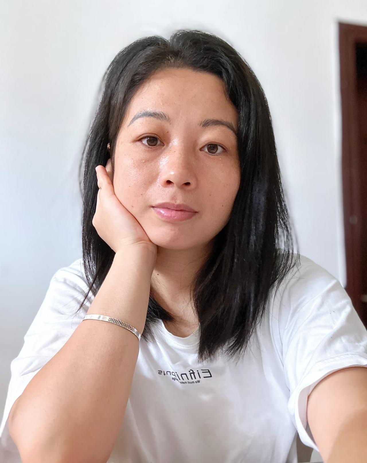 我生第一胎时，我妈给了我5千元，我婆婆日夜守护，伺候了我一个月。我生第二胎时，我