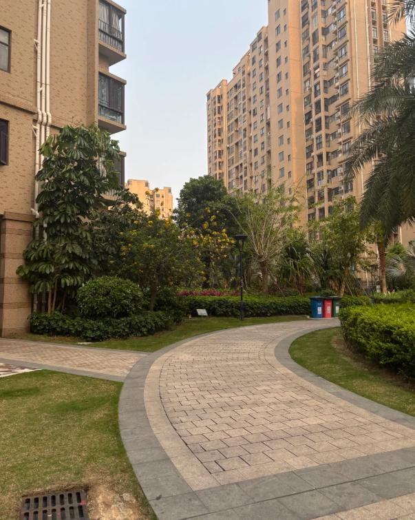 朋友，你是不是也以为买房只要凑够首付就万事大吉了？我表弟当初就是这么想的，结果现