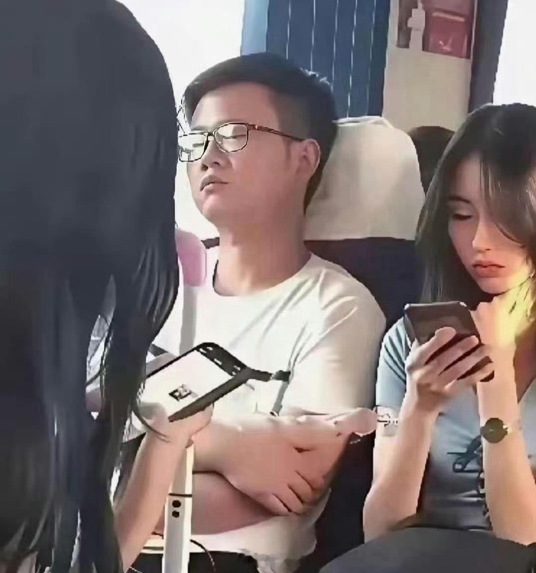 这兄弟心真大，这你都能睡得着?