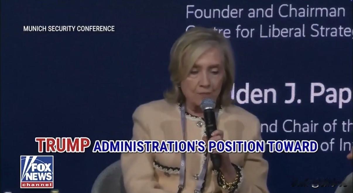 福克斯新闻今天报道：“美国前国务卿希拉里·克林顿说：‘我认为特朗普政府对乌克兰的