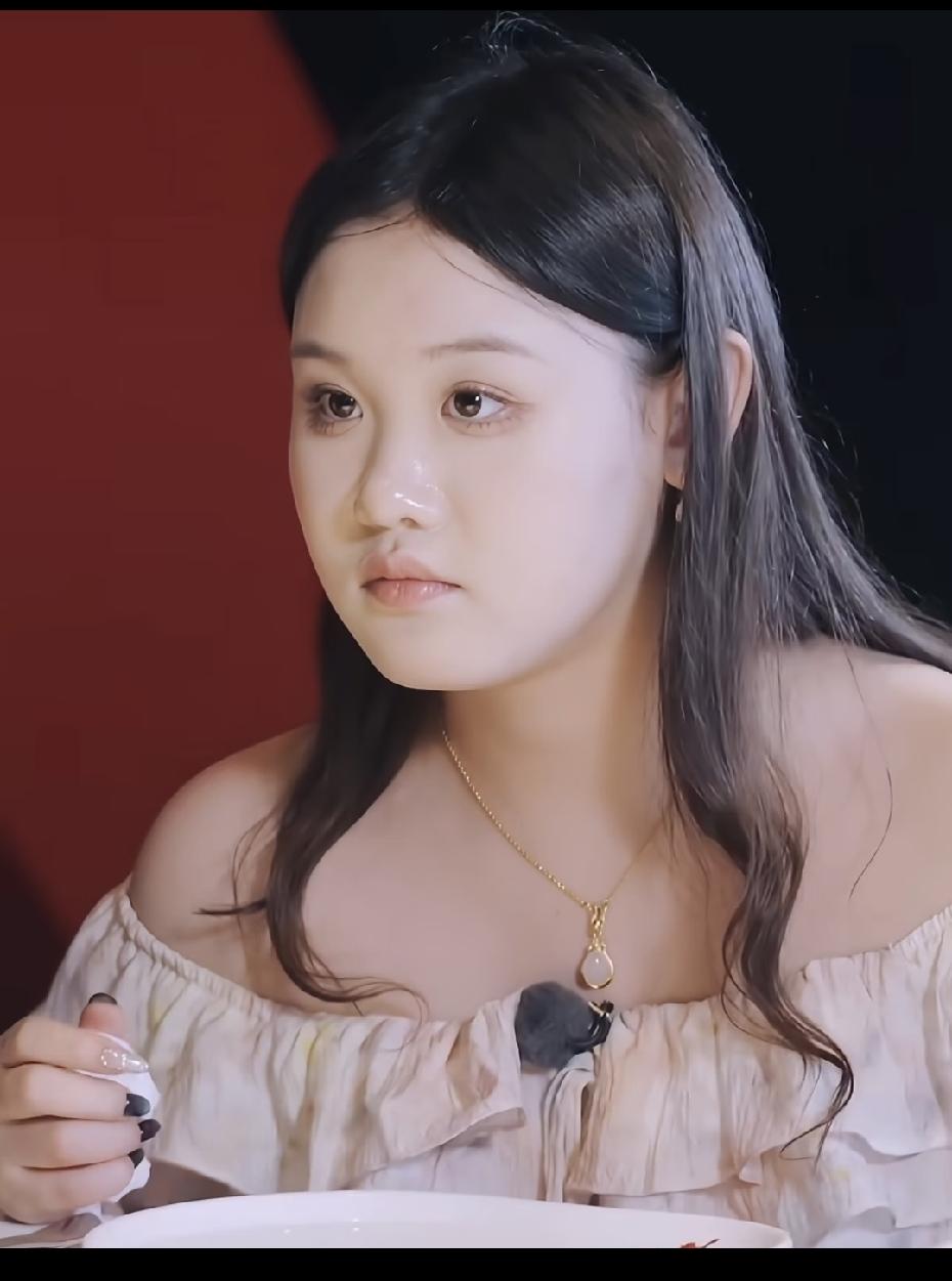 张家齐上综艺后估计很难恋愛了，不是因为她变丑了，而是从节目片段能看得出来，她