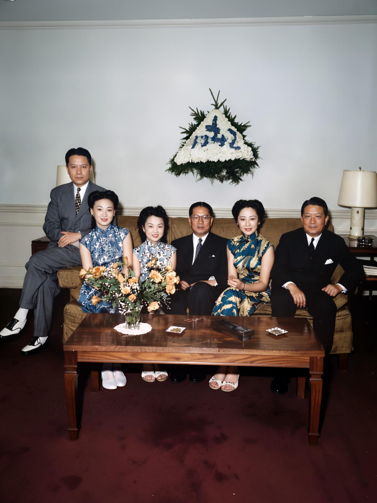 战火纷飞下的冬日温情。1942年圣诞节，抗战阴云笼罩中国，宋氏三兄弟宋子文、