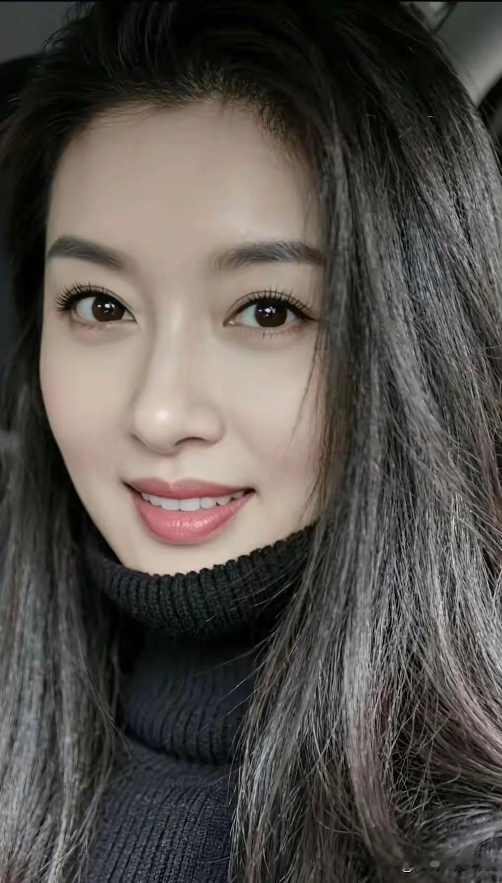 黑发如瀑，笑靥如花。你心目中的美人温柔甜美的微笑，暖心一刻