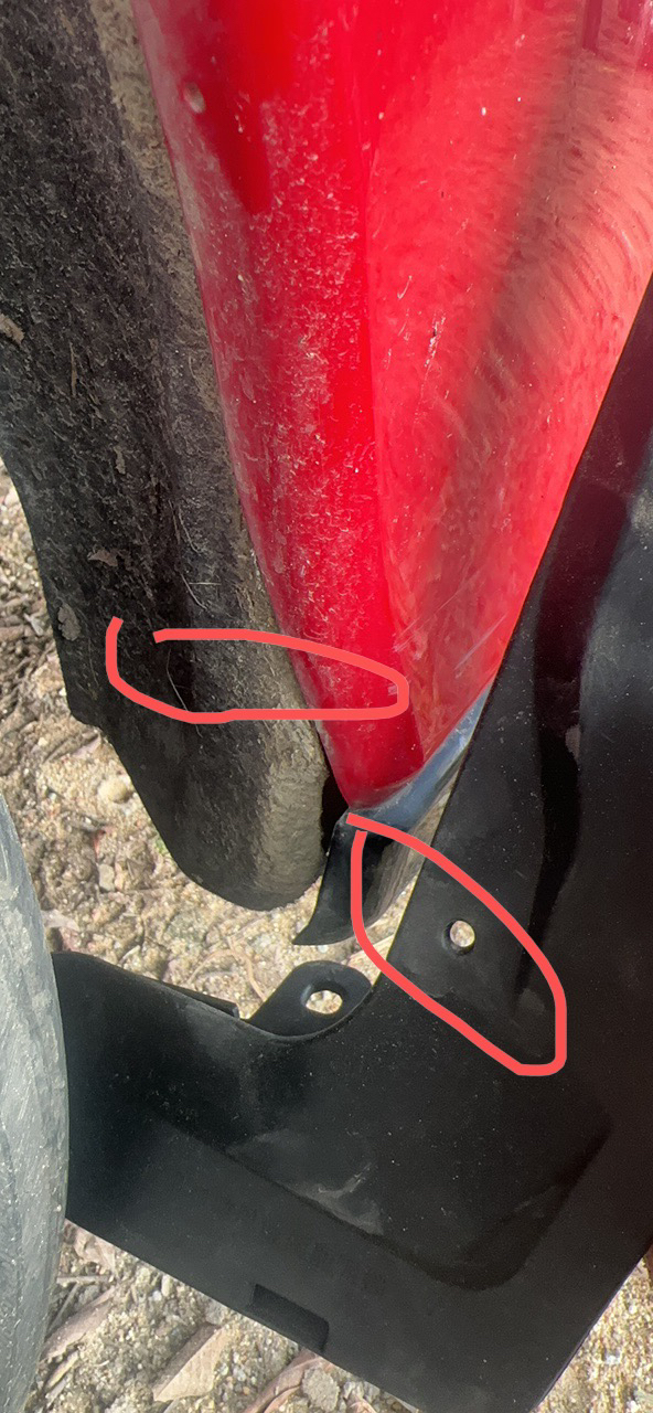 这里谁有办法解决车子缝隙有点大扣子都扣出来了4儿子拆过当时都没注意看有啥好