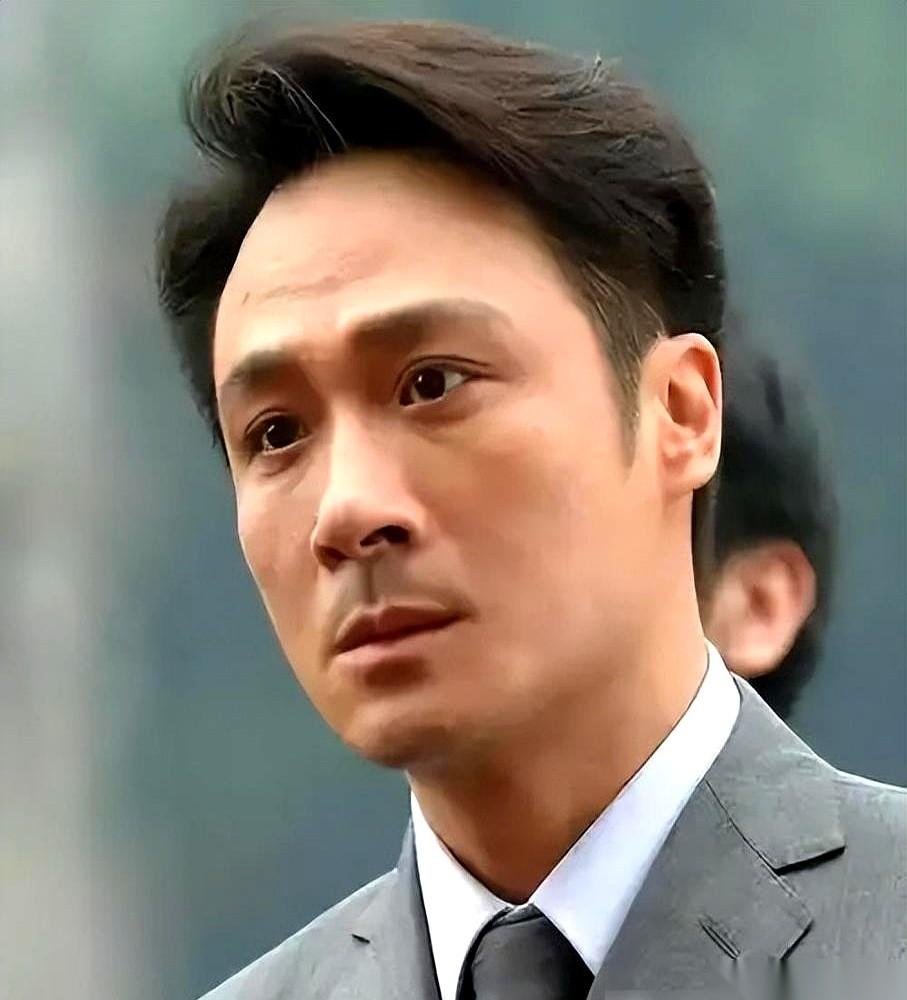 “七年，一百多部短剧，全网播放量五十亿。”《无限超越班》的灯光下，短剧女演员王