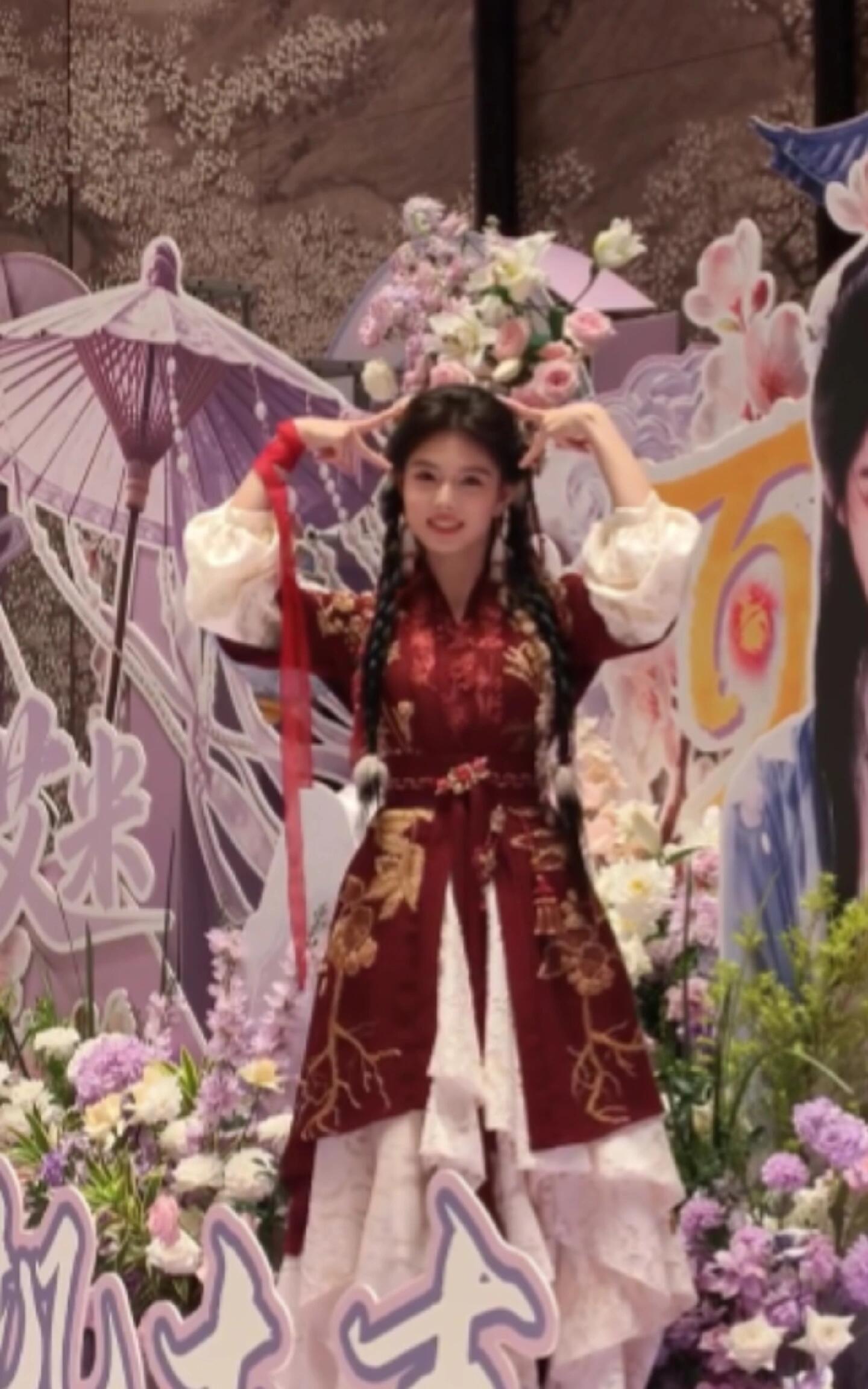 很好，很郭小四的风格！妆造就这样吧，镜头角度啥的好好整，妹能否留下18岁最美的样