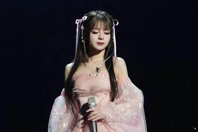 美依礼芽无法再唱极乐净土如果唱不行那跳呢？​​​