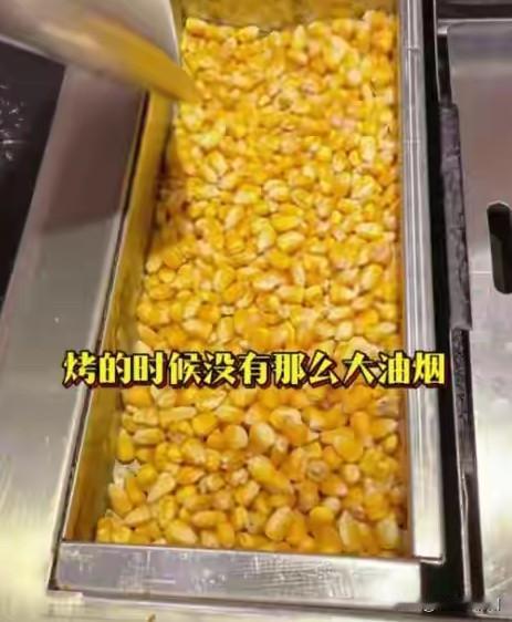 烧烤店用玉米做燃料，引发网友批评，但这事好像又反转了，主要是因为店家拿出了