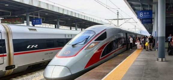 中国铁路不缺客源但是亏损，是什么原因？其实说白了，中国的铁路是来便利大众的，而不
