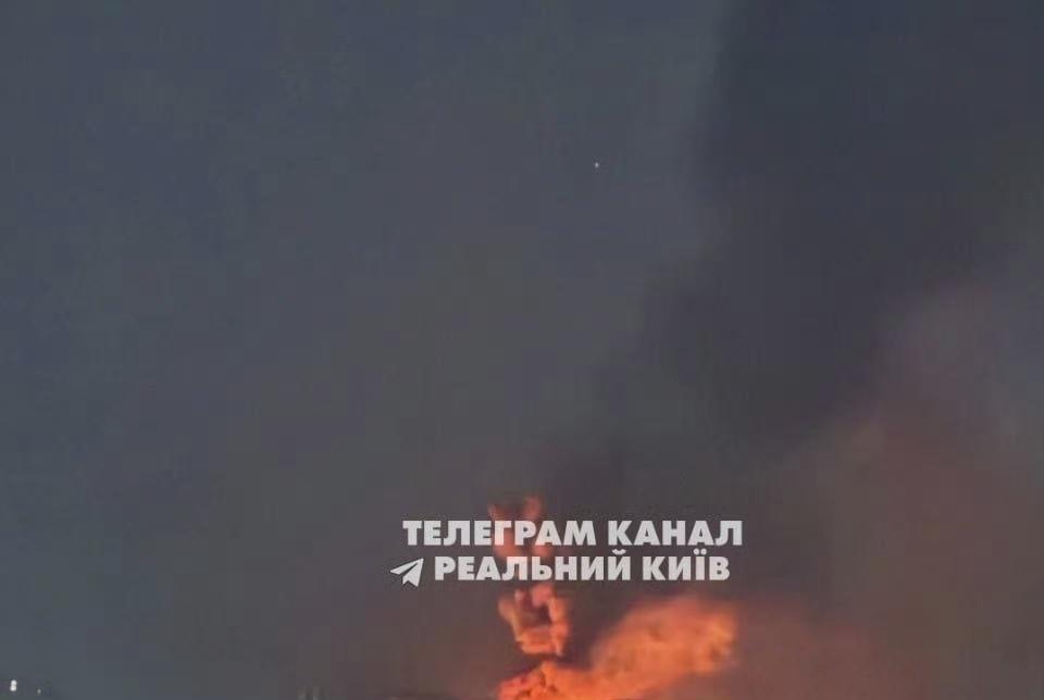基辅不久前再次遭到俄军导弹和无人机的爆捶，多处地方浓烟滚滚。在俄方的顾忌之心大减