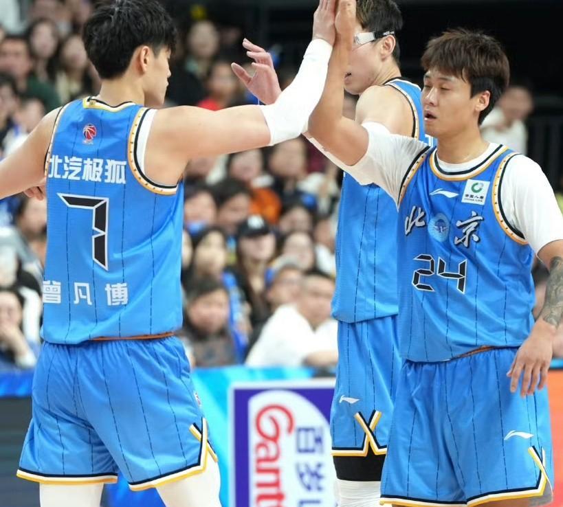 辽宁打北京输13分，广东输31分！百思不得其解，按理说重建中的辽宁男篮能在客场
