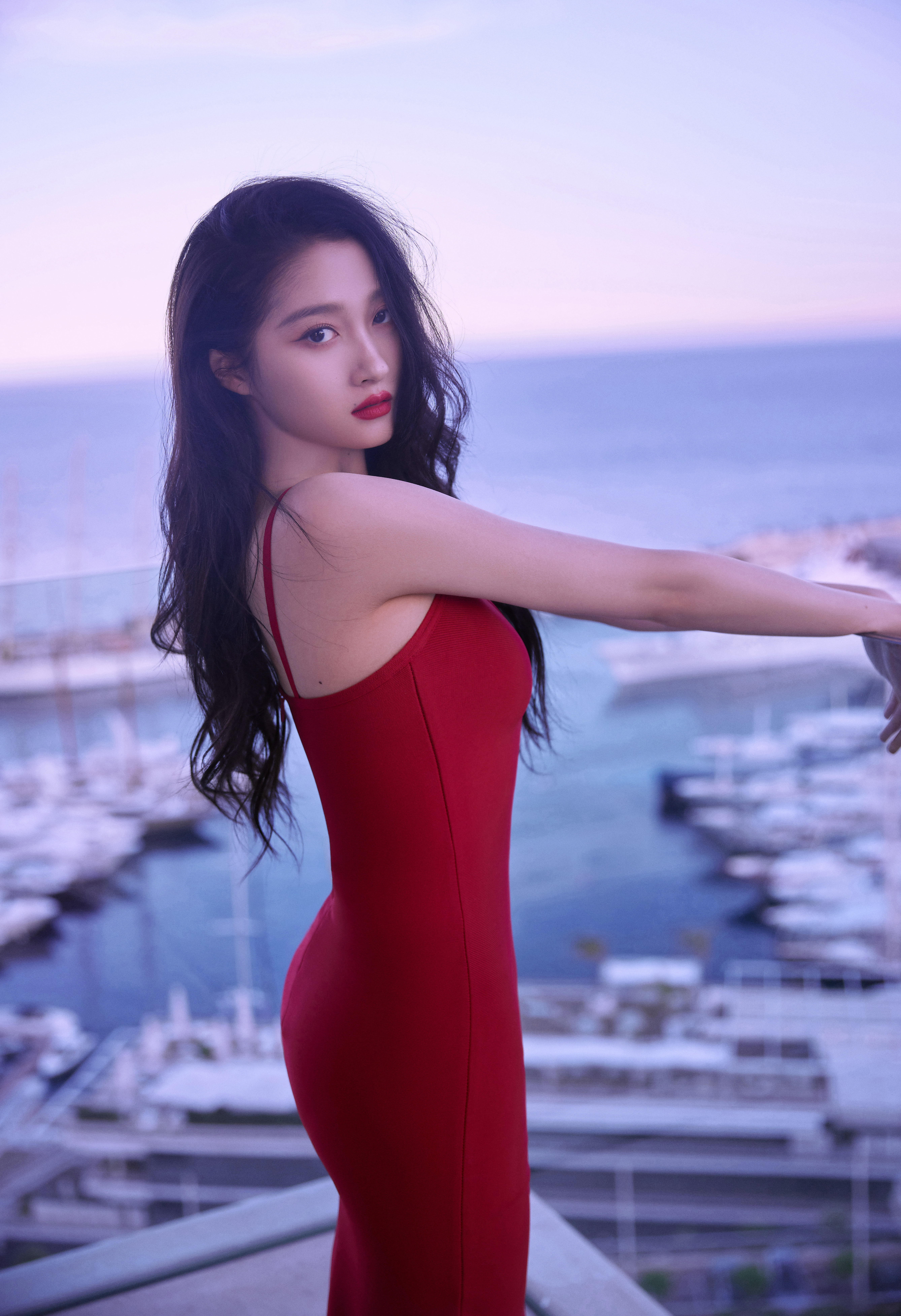 关晓彤经典红色穿搭大片​​​
