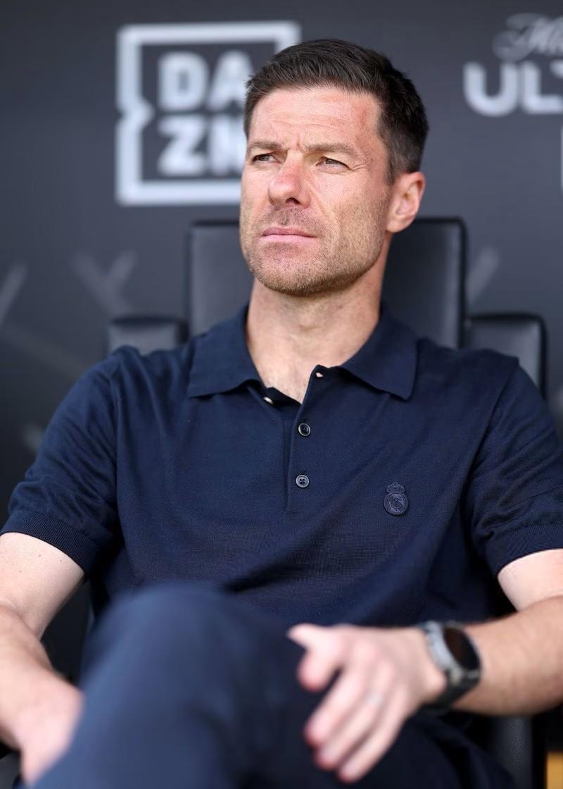 皇马解雇主帅，从来不看你带队的成绩。看的是你推开更衣室门后，那帮球星是立刻闭嘴