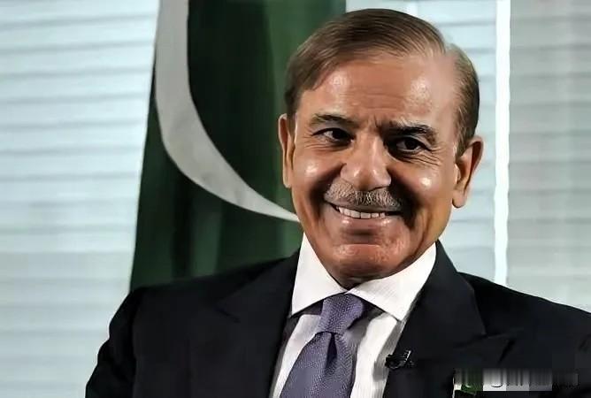 菲律宾以为攥住了中国的“软肋”，实则是自掘陷阱！很多人觉得中国为了南海航道与周边