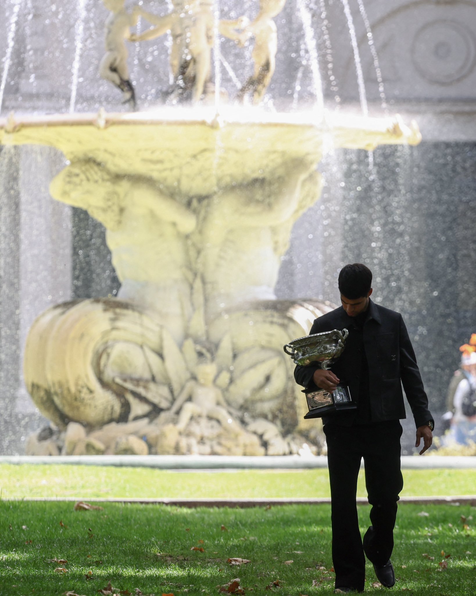 阿尔卡拉斯在实现全满贯后，接受采访时被问是如何庆祝时透露。“我和哥哥还有几个朋友