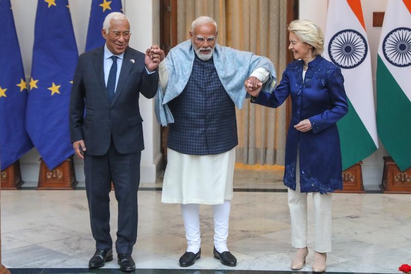 中美才刚坐下，特朗普就急着递来请帖当地时间2026年1月27日，印欧领导人会