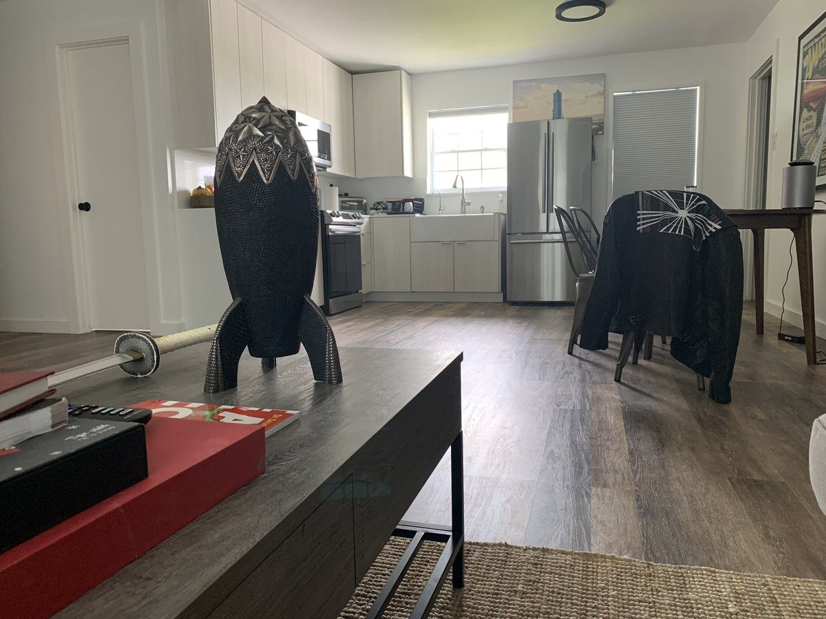 #马斯克SpaceX发射场旁住所像仓库#【马斯克母亲揭儿子“SpaceX发射场附