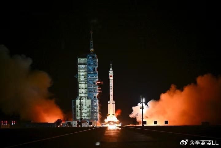 神二十一发射升空哇塞！！！神二十一成功发射升空！中国航天这实力，简直无