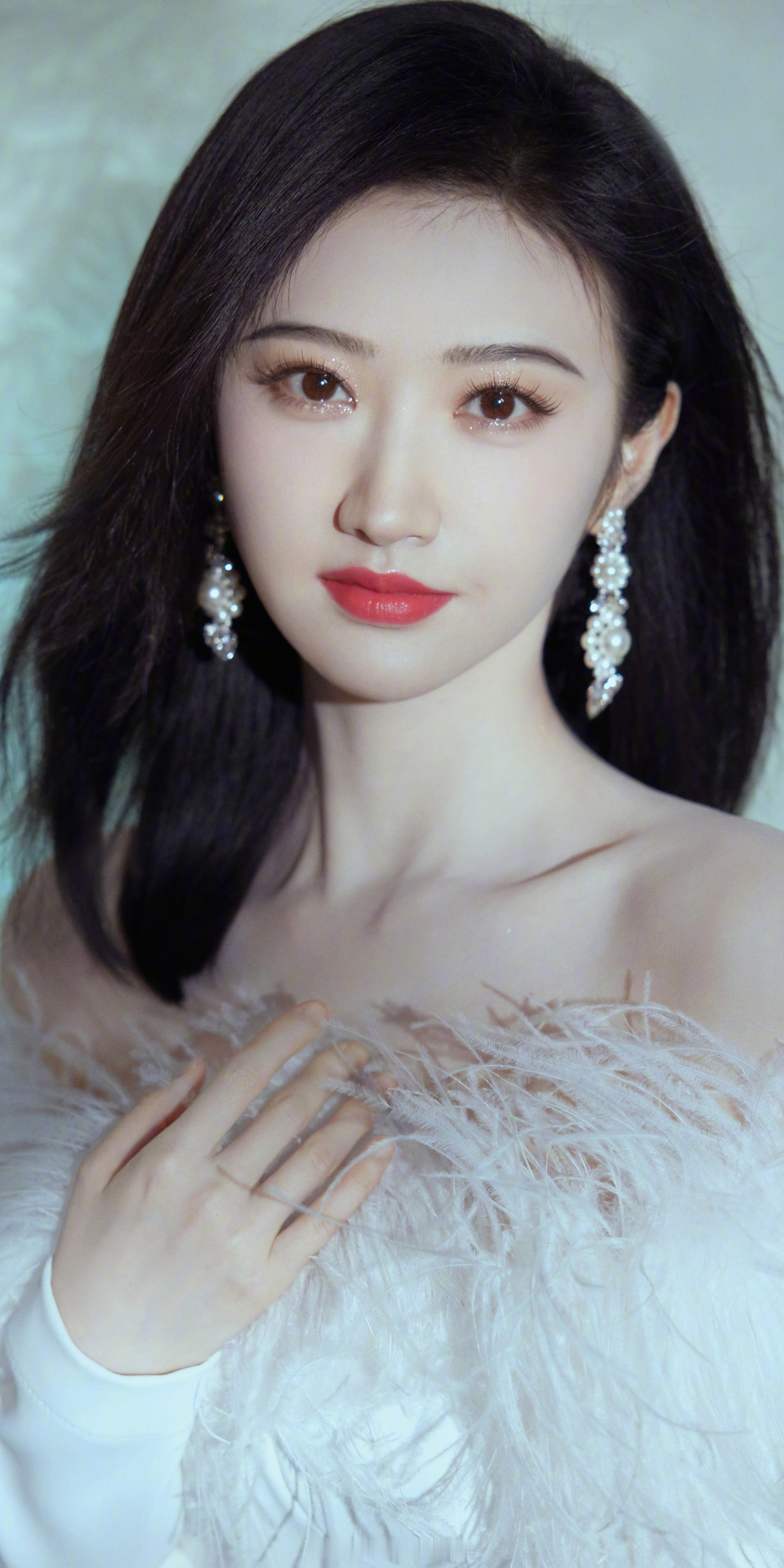 景甜灼灼风流白色羽毛裙贵气迷人​​​