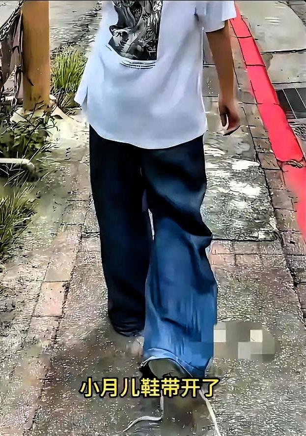 我实在看不下去了。汪小菲晒个女儿，评论区又炸了。这次不是因为他说错话。是因为